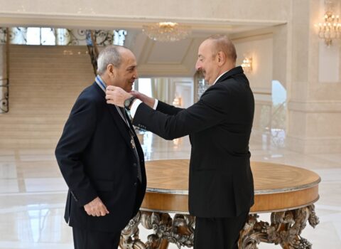 Prezident Rasim Balayevə “İstiqlal” ordenini təqdim etdi – YENİLƏNİB