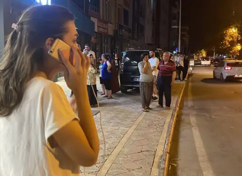Türkiyədə zəlzələ oldu – Bina dağıldı / FOTO / YENİLƏNİB