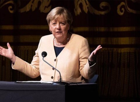 Merkel məşhur fotonun sirrini açdı