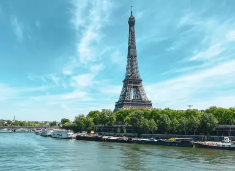 Paris ŞOKDA: İrəvanda Fransaya qarşı etirazlar başladı