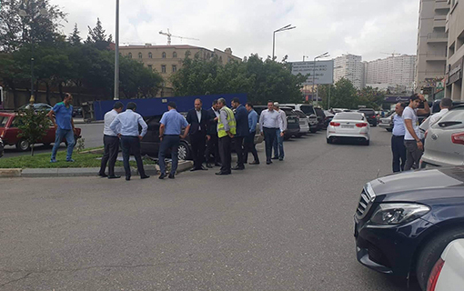 Yol kənarında xəsarət alan hamilə qadın öldü Yol kənarında xəsarət alan hamilə qadın öldü