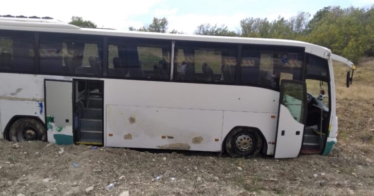 Avtobus qəzaya UĞRADI – YENİLƏNİB Avtobus qəzaya UĞRADI – YENİLƏNİB