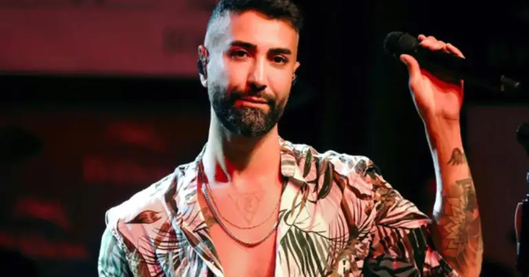 Məşhur müğənni qəzaya düşdü Məşhur müğənni qəzaya düşdü