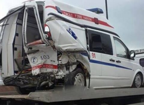 Hacıqabulda təcili tibbi yardım maşını qəzaya uğradı: xəsarət alanlar var