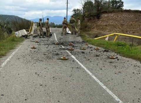 Ağdərədən çıxan ermənilər yolu minalayıblar – FOTO