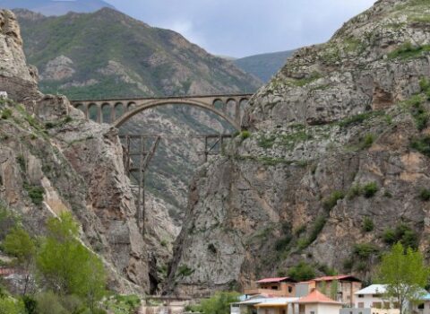 İraq və İran dəmir yolunun tikintisinə başladı