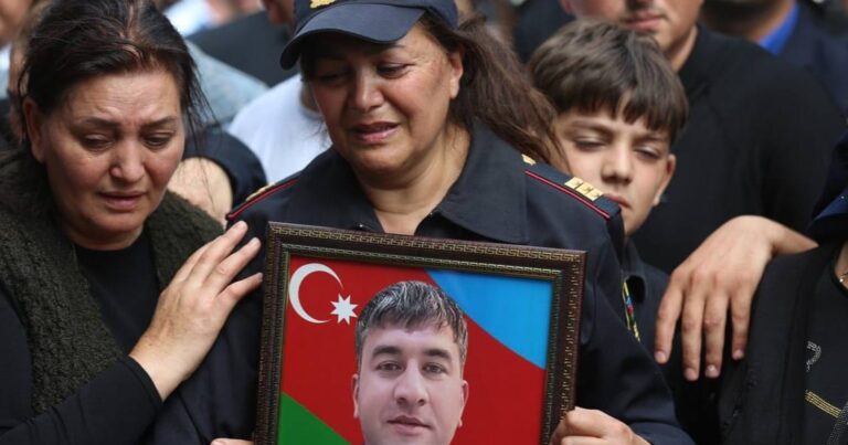 7 polisimiz son mənzilə yola salındı – FOTOLAR 7 polisimiz son mənzilə yola salındı – FOTOLAR
