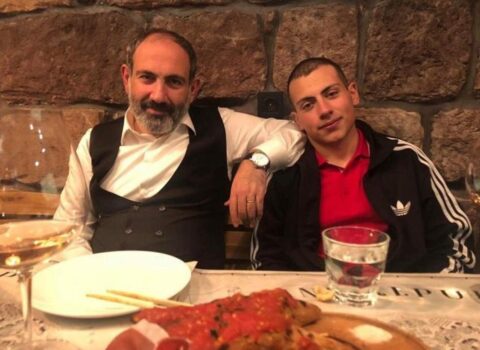 Paşinyanın oğlu hava limanında – FOTO
