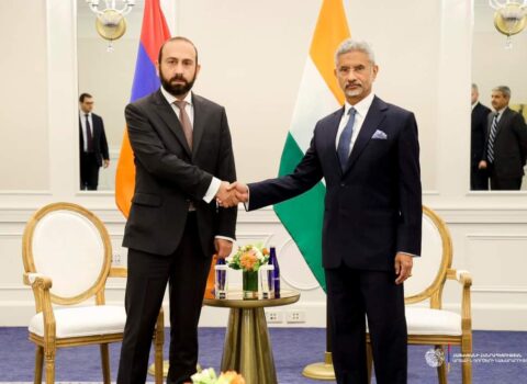 Mirzoyan hindistanlı həmkarı ilə danışıqlar apardı
