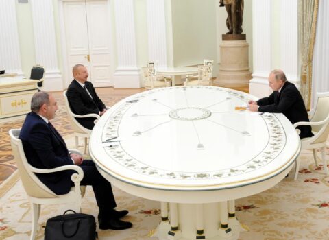 Putin, Paşinyan və Əliyev arasında mümkün görüşün konkret konturları yoxdur – Peskov