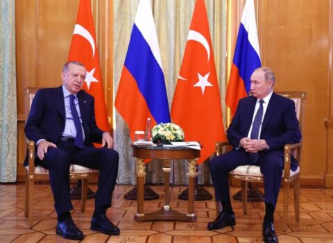 Putin-Ərdoğan görüşündə tərcüməçinin kobud SƏHVİ: “Türkiyə ilə Rusiya arasında müharibə var” / VİDEO