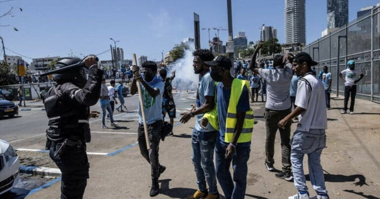 İsraildə eritreyalı mühacirlərlə polis arasında TOQQUŞMA: 160 nəfər YARALANDI İsraildə eritreyalı mühacirlərlə polis arasında TOQQUŞMA: 160 nəfər YARALANDI