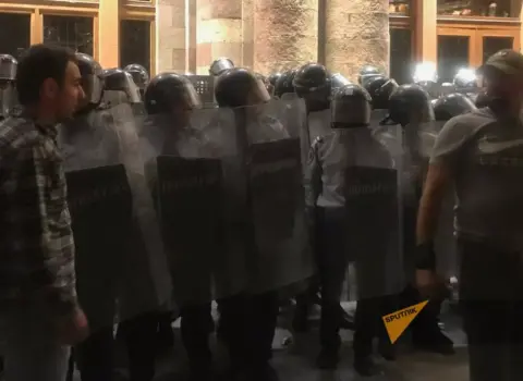 İrəvandakı nümayişlərdə 53 nəfər SAXLANDI