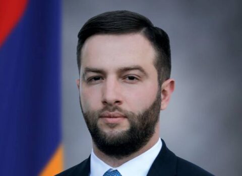Ermənistan müdafiə naziri Rusiyaya getməkdən imtina etdi