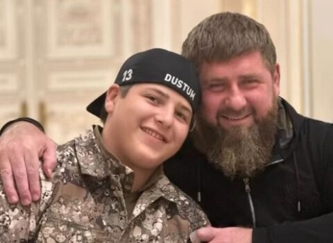Kadırovun oğlu Quranı yandıran şəxsi təcridxanada döydü – VİDEO