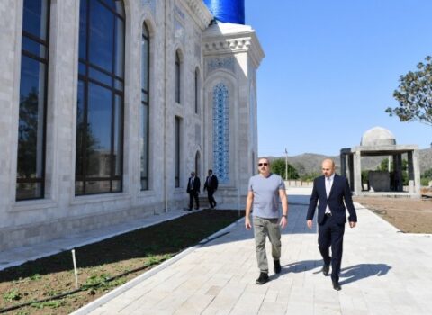 Prezident Zəngilan məscidində görülən işlərlə tanış oldu – FOTOLAR