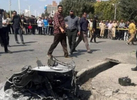 Şəhərdə PANİKA: Havadan naməlum cisimlər yağmağa başladı