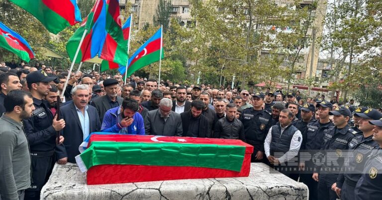 Erməni terroru nəticəsində həlak olan polis əməkdaşı ilə vida mərasimi keçirilir – FOTOLAR Erməni terroru nəticəsində həlak olan polis əməkdaşı ilə vida mərasimi keçirilir – FOTOLAR