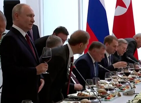 Putin Kim Çen Inın şərəfinə badə qaldırdı – VİDEO