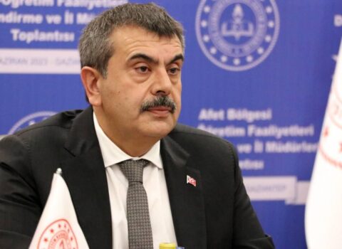Türkiyəli nazirdən məktəblərdə cib telefonu istifadəsi ilə bağlı AÇIQLAMA