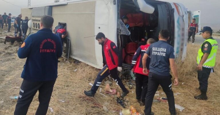Türkiyədə avtobus aşdı – 5 ölü, 30 yaralı Türkiyədə avtobus aşdı – 5 ölü, 30 yaralı