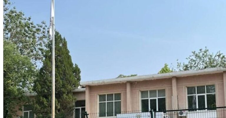 Çin “Taliban” tərəfindən dəyişdirilən Əfqanıstan bayrağını tanıdı Çin “Taliban” tərəfindən dəyişdirilən Əfqanıstan bayrağını tanıdı