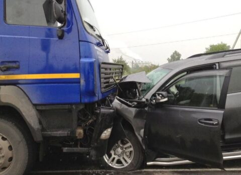 Göygöldə “KAMaz” minik avtomobili ilə TOQQUŞDU