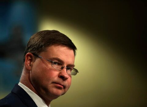 Aİ-nin Çindən ayrılmaq niyyəti yoxdur, ancaq özünü qorumalıdır – Valdis Dombrovskis