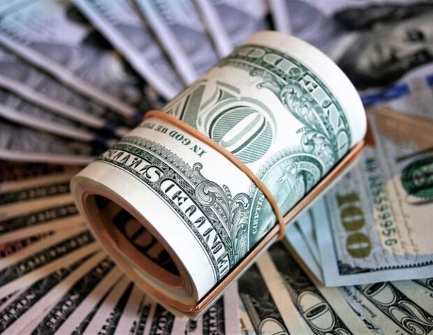 İki valyuta bahalaşdı, dollar isə…