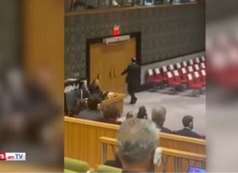 Bayramovun çıxışı zamanı Mirzoyan zalı tərk etdi – VİDEO