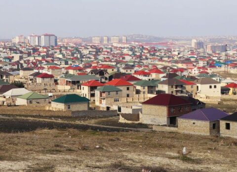 Bakıda küçəni satıb, sakinləri blokadaya saldılar? – VİDEO