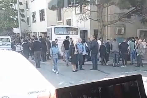 Bakıda daha bir marşrut avtobusu qəza törətdi – VİDEO