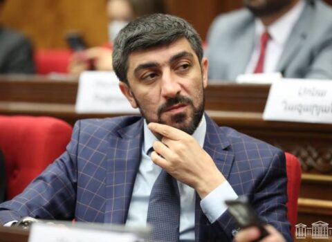 Erməni deputatın bu hərəkəti GÜNDƏM OLDU – FOTO