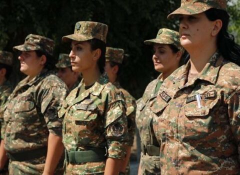 “Orduda nə qadın var, nə də kişi” – Nikol Paşinyan