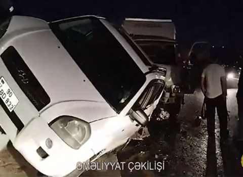 Avtomobildə sıxılmış vəziyyətdə qalan şəxs belə xilas edildi – VİDEO