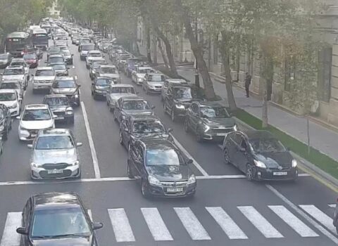 Bakının bir çox yollarında nəqliyyatın sıxlığı müşahidə edilir – SİYAHI
