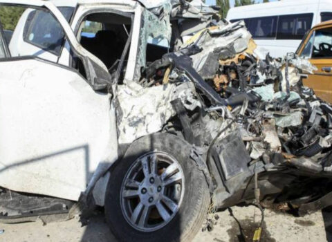 Ağstafada evakuatorla mikroavtobus toqquşdu, beş nəfər xəsarət aldı