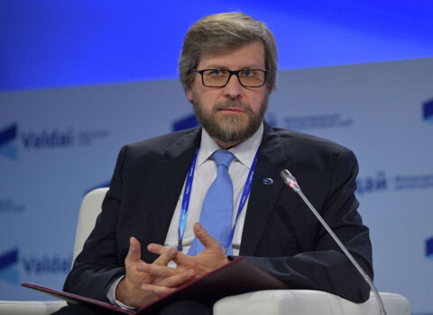 Fyodor Lukyanov: “Putinin Ermənistana səfərini yasaqlayan qanun qəbulu siyasi jestdir”