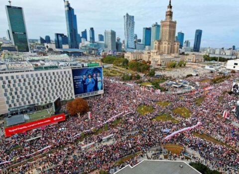 1 milyon insan küçəyə çıxdı