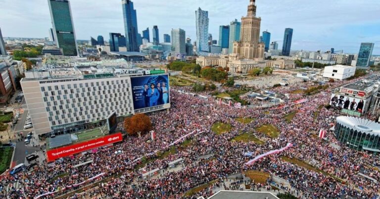 1 milyon insan küçəyə çıxdı 1 milyon insan küçəyə çıxdı