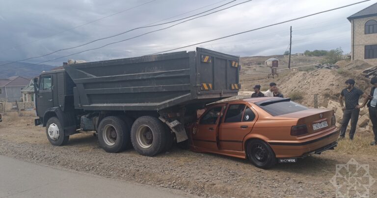 Tovuzda BMW “KamAZ”a çırpıldı – Yaralananlar var Tovuzda BMW “KamAZ”a çırpıldı – Yaralananlar var