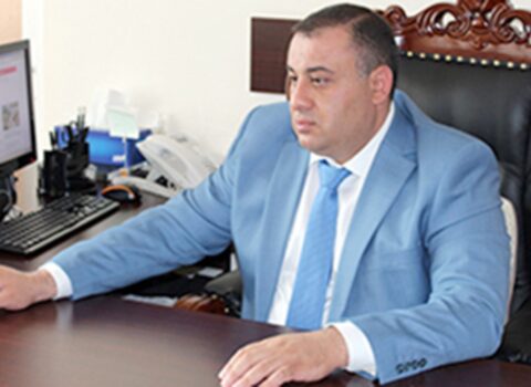 Ermənistanda merin oğlu 2 nəfəri bıçaqlayaraq ÖLDÜRDÜ