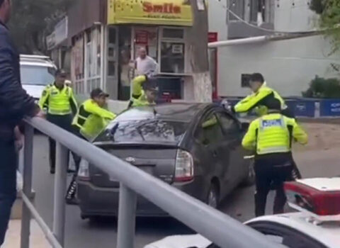 “Prius”u polislərin üstünə sürən sürücüyə hökm oxundu