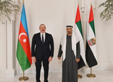 İlham Əliyev BƏƏ Prezidentinə zəng etdi