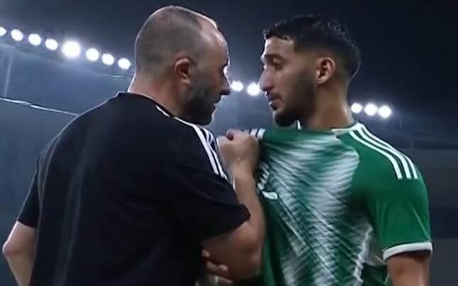 Baş məşqçi futbolçusunu vurmaq istədi – VİDEO Baş məşqçi futbolçusunu vurmaq istədi – VİDEO