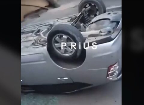 Bakıda “Prius” naməlum şəkildə aşdı – VİDEO