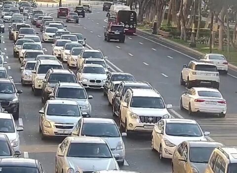 Bakının 16 yolunda tıxac yarandı