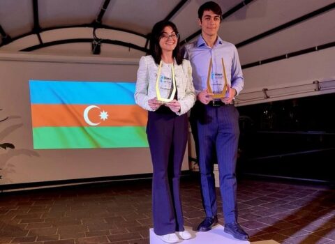 Dünya çempionatının bağlanış mərasimində iki dəfə Azərbaycan himni səsləndirilib