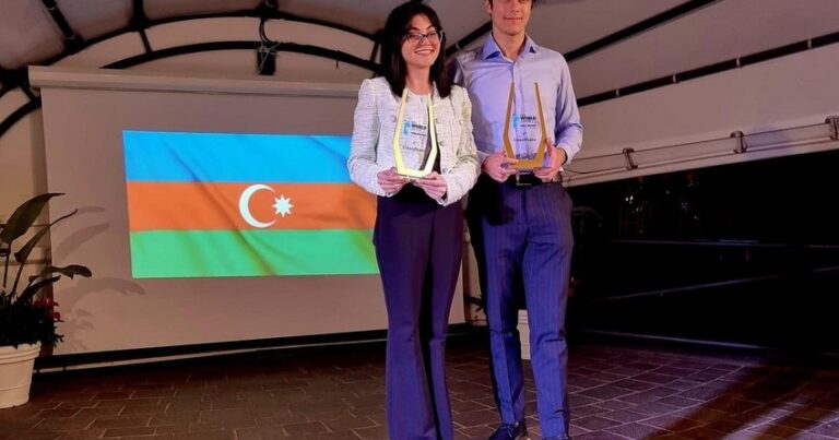 Dünya çempionatının bağlanış mərasimində iki dəfə Azərbaycan himni səsləndirilib Dünya çempionatının bağlanış mərasimində iki dəfə Azərbaycan himni səsləndirilib