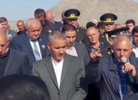 Şəhid atası Naxçıvandakı deputatları tənqid etdi: “Adamın mədəniyyəti olar” – VİDEO